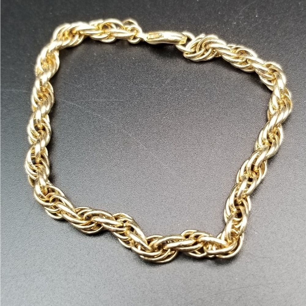 Cable chain gold tone twist golden age bracelet. B329
